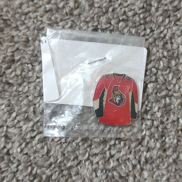 Brand New Ottawa Senators Jersey Pin With Sticky Back - Picture 3 of 4